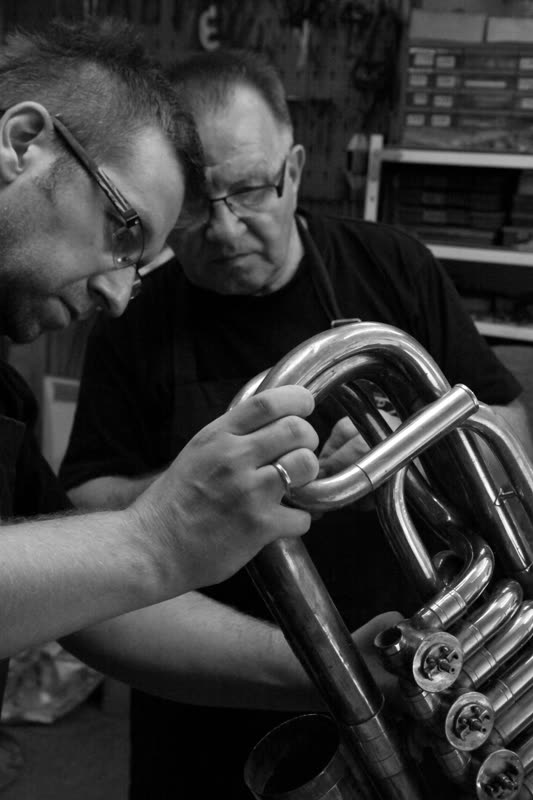 Ryszard i Dariusz Kowalczyk z flügelhornem – serwis instrumentów dętych blaszanych